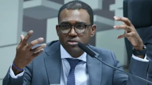 Diretor do BC relata à PF ambiente hostil e vazamentos no caso Master