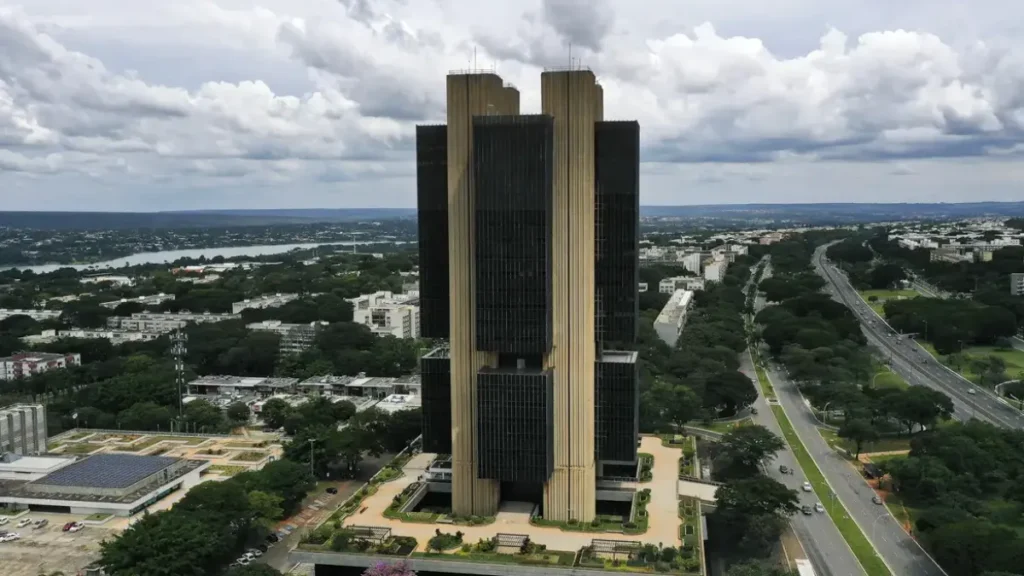 BC multa Banco Genial em R$ 21,6 mi e inabilita CEO