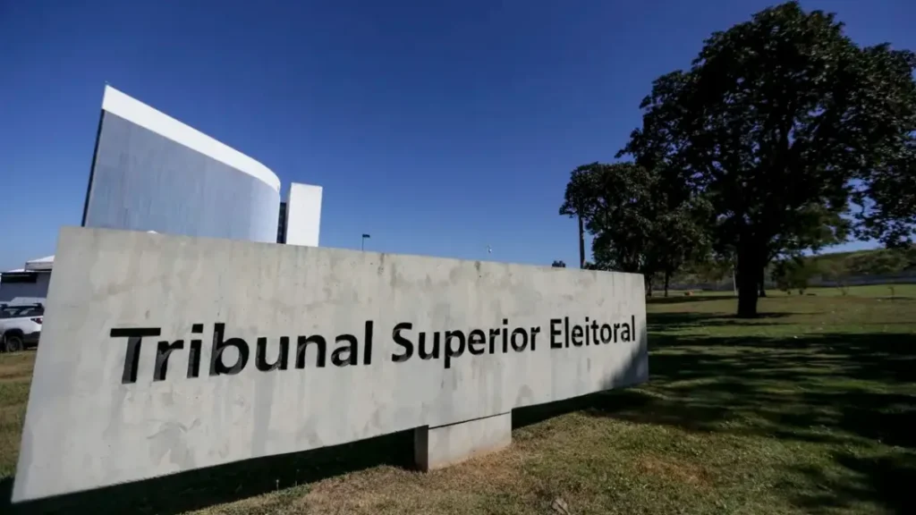 TSE suspende registros após filiação indevida de Flávio Bolsonaro