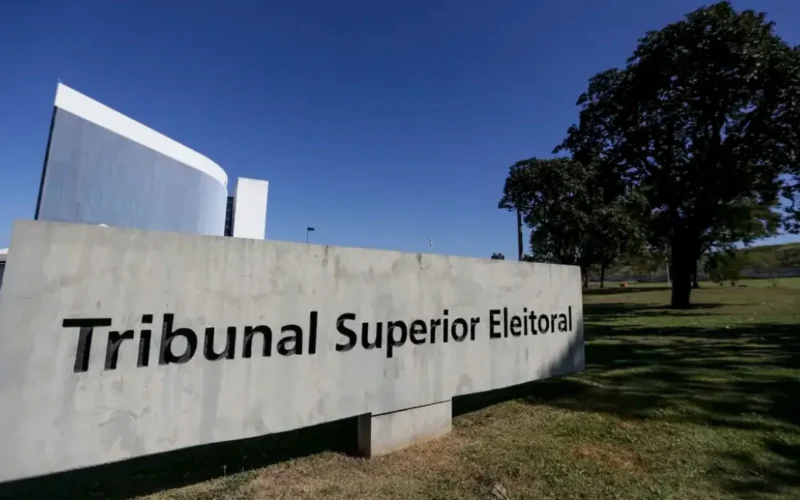 TSE suspende registros após filiação indevida de Flávio Bolsonaro