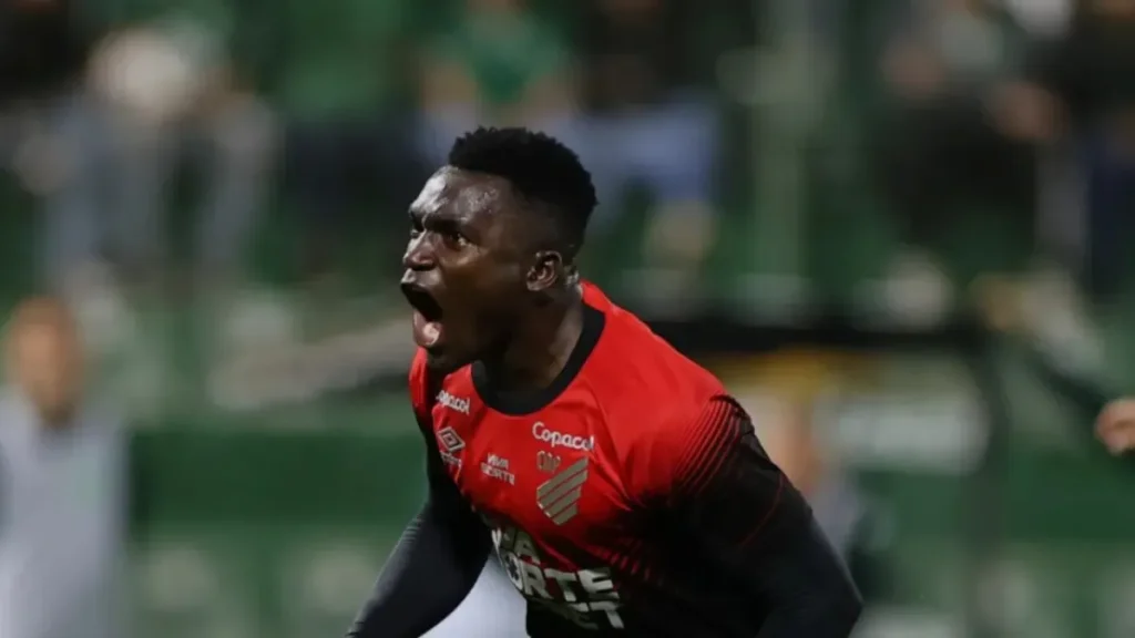 Athletico-PR empata com Bragantino e desperdiça chance de encostar no líder