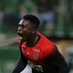 Athletico-PR empata com Bragantino e desperdiça chance de encostar no líder